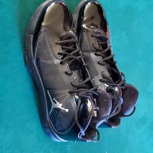 Men's basketball shoes